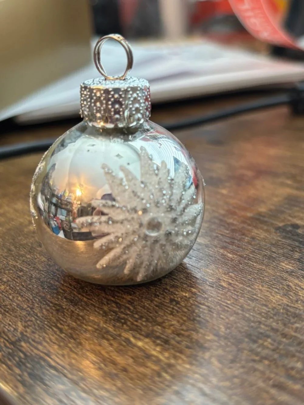 Silver Glass Snowflake Place Card Holders Set Of 4 With Glitter Design